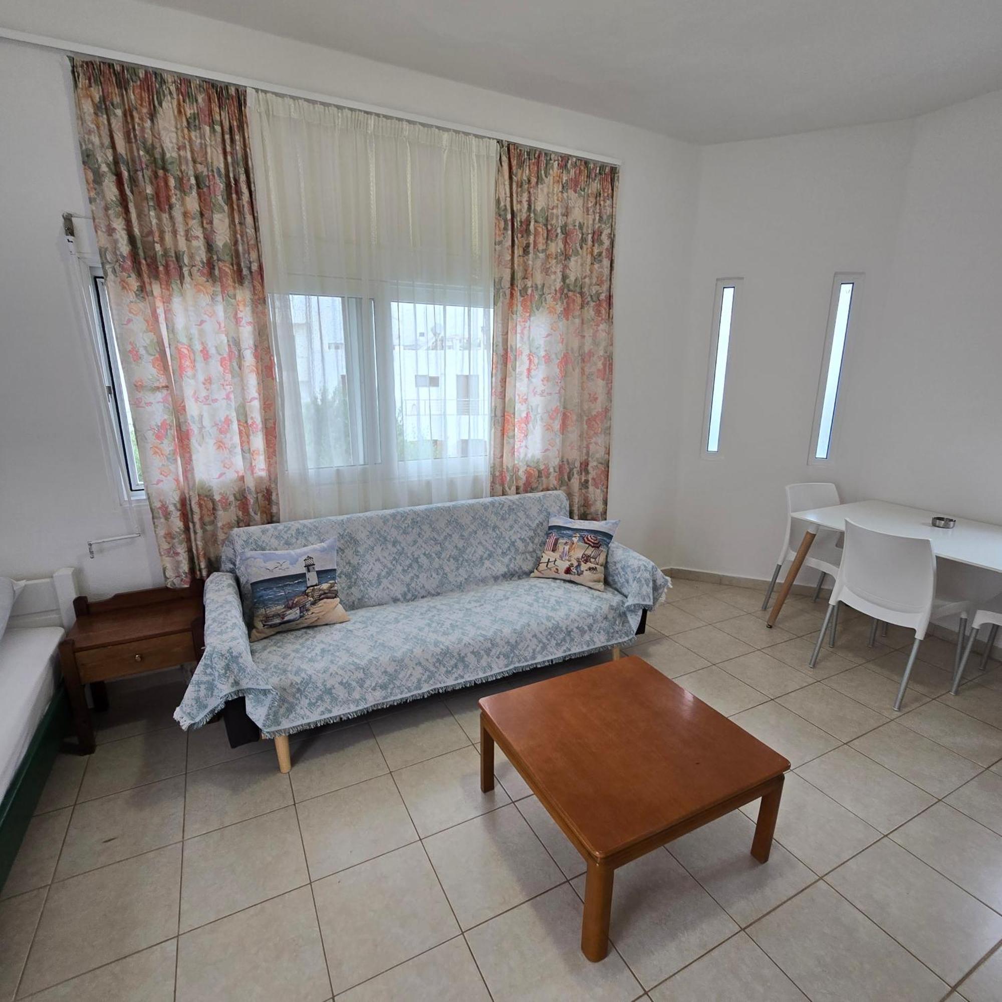 Soula Appartments Makrýgialos Værelse billede